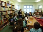 Lekcja biblioteczna w bibliotece publicznej w Wilkszynie